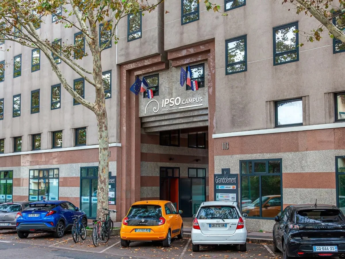 Centre de formation IPSO Campus à Villeurbanne, salle de cours et espace fitness